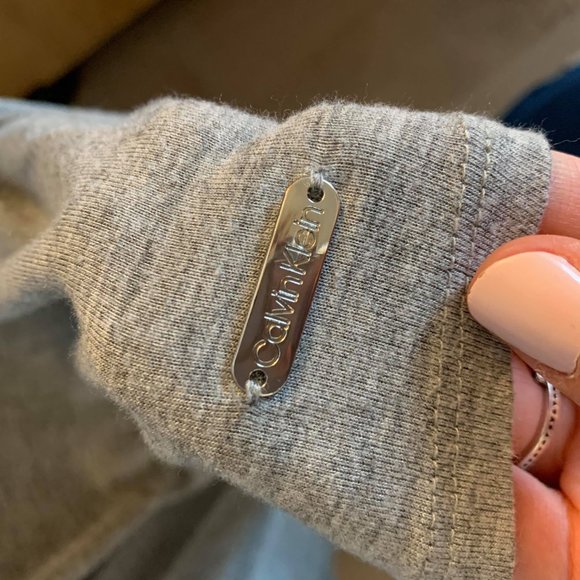 Calvin Klein Women's Grey Shirt (Size XS) - Picture 4 of 5